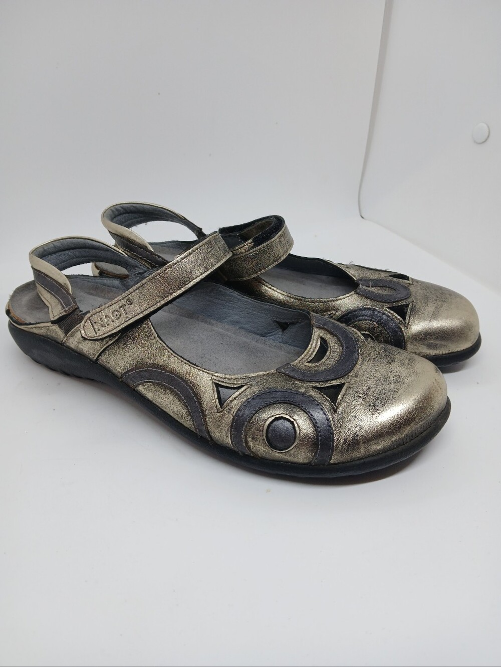 ​Naot Sea Metallic Leather Cutout Mary Jane Sandals EU 40 US 9 Comfort Flat